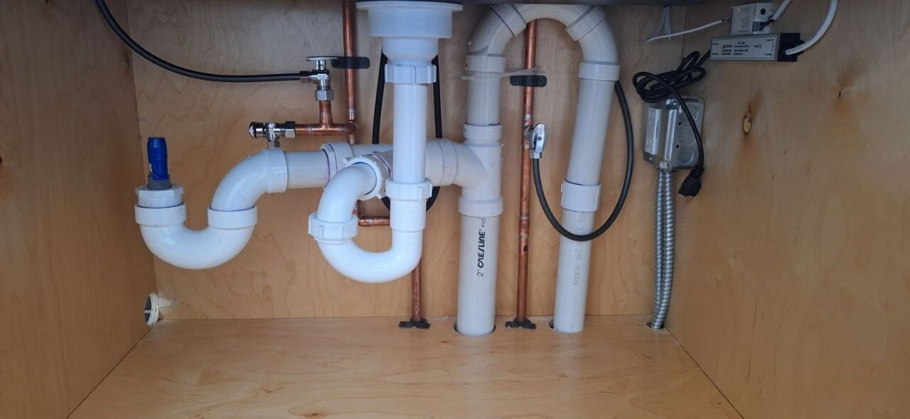 Kitchen sink plumbing connections under the cabinet