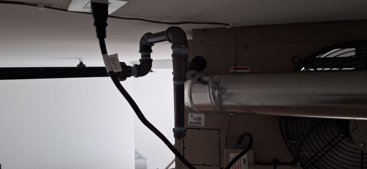 Gas piping connection at a rooftop mechanical unit